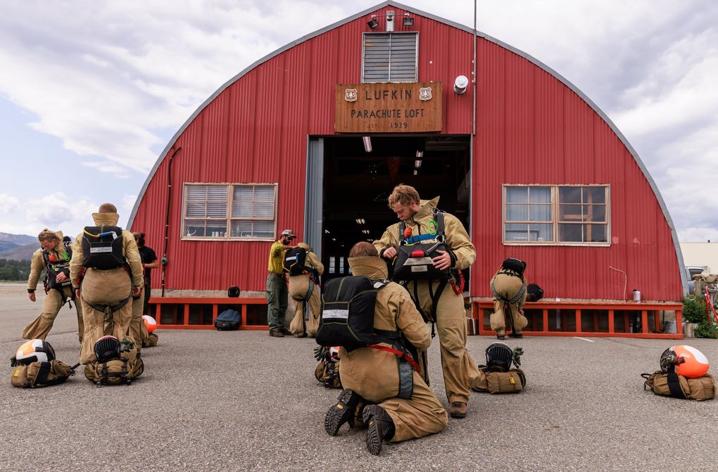 WA wildfire season is heating up but smokejumpers are ready - Smoke Jumper